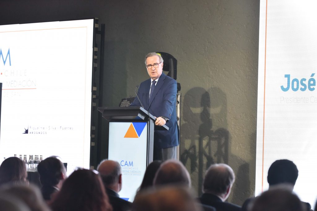 CAM Santiago realiza Primer Encuentro Nacional de Arbitraje homenajeando a Patricio Aylwin por su obra "El Juicio Arbitral"
