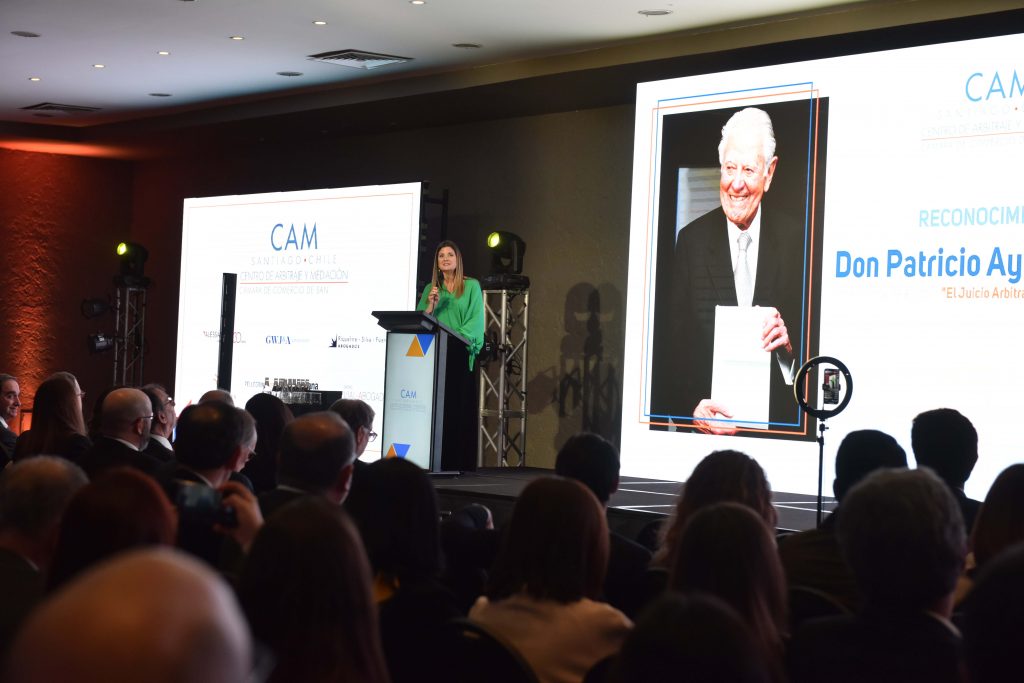 CAM Santiago realiza Primer Encuentro Nacional de Arbitraje homenajeando a Patricio Aylwin por su obra "El Juicio Arbitral"