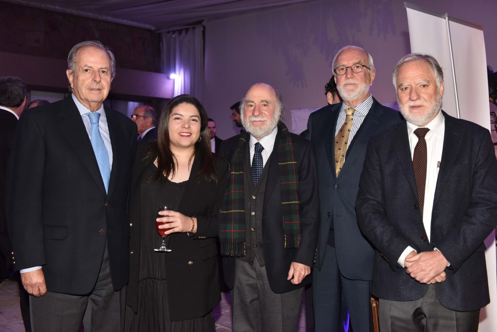 CAM Santiago realiza Primer Encuentro Nacional de Arbitraje homenajeando a Patricio Aylwin por su obra "El Juicio Arbitral"