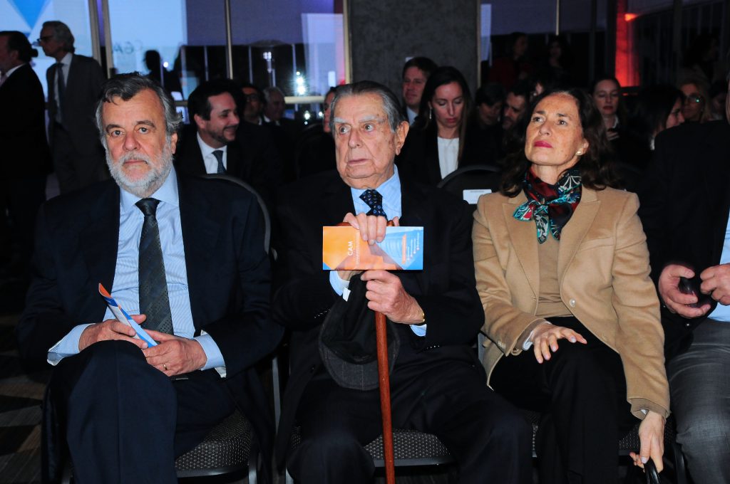 CAM Santiago realiza Primer Encuentro Nacional de Arbitraje homenajeando a Patricio Aylwin por su obra "El Juicio Arbitral"