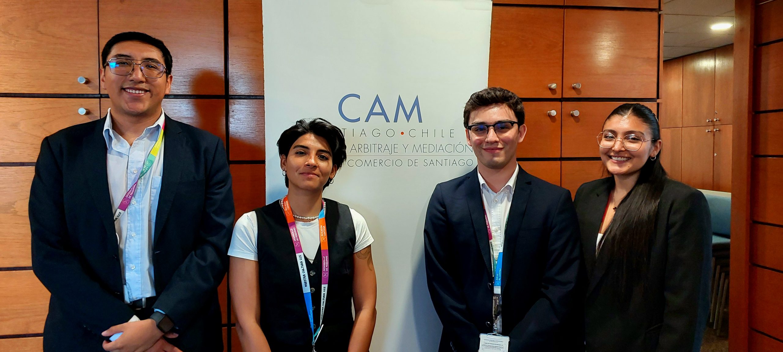 Estudiantes del HCLA y de la UDP realizan pasantías de primavera en el CAM Santiago