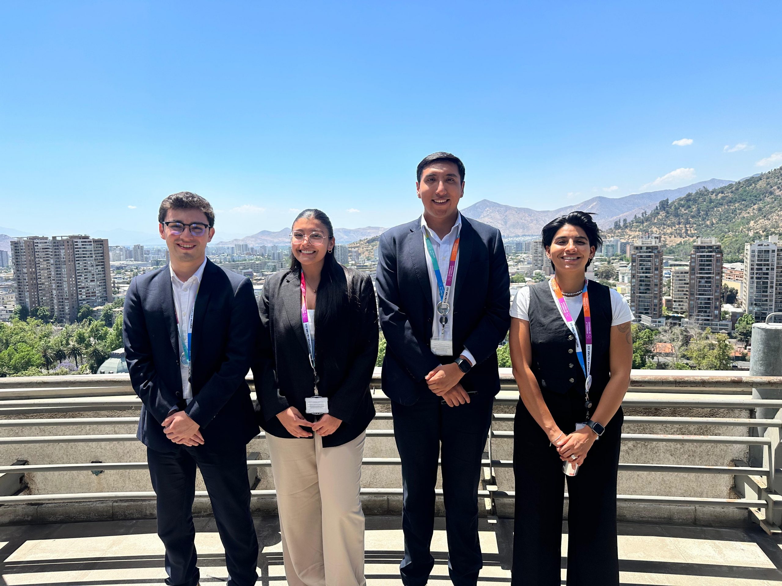 Estudiantes del HCLA y de la UDP realizan pasantías de primavera en el CAM Santiago