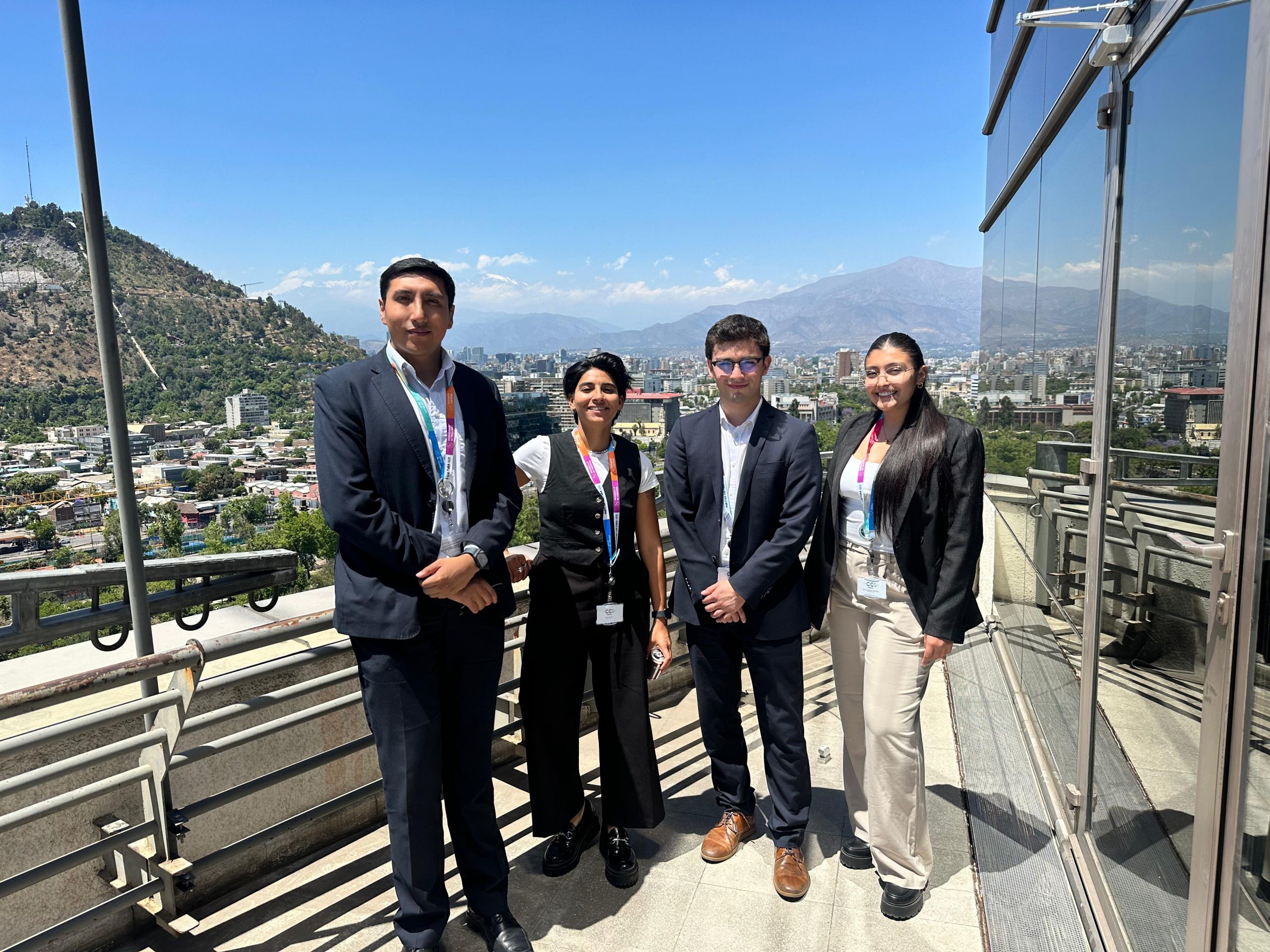 Estudiantes del HCLA y de la UDP realizan pasantías de primavera en el CAM Santiago